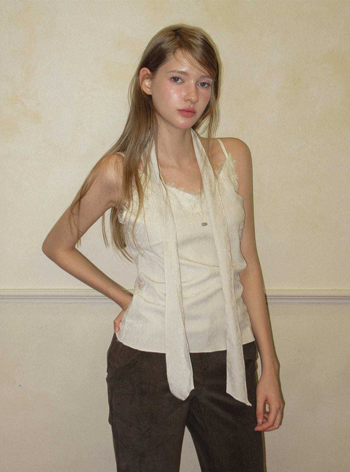 TWEE Pevol lace suede sleeveless blouse | Product styling view 3