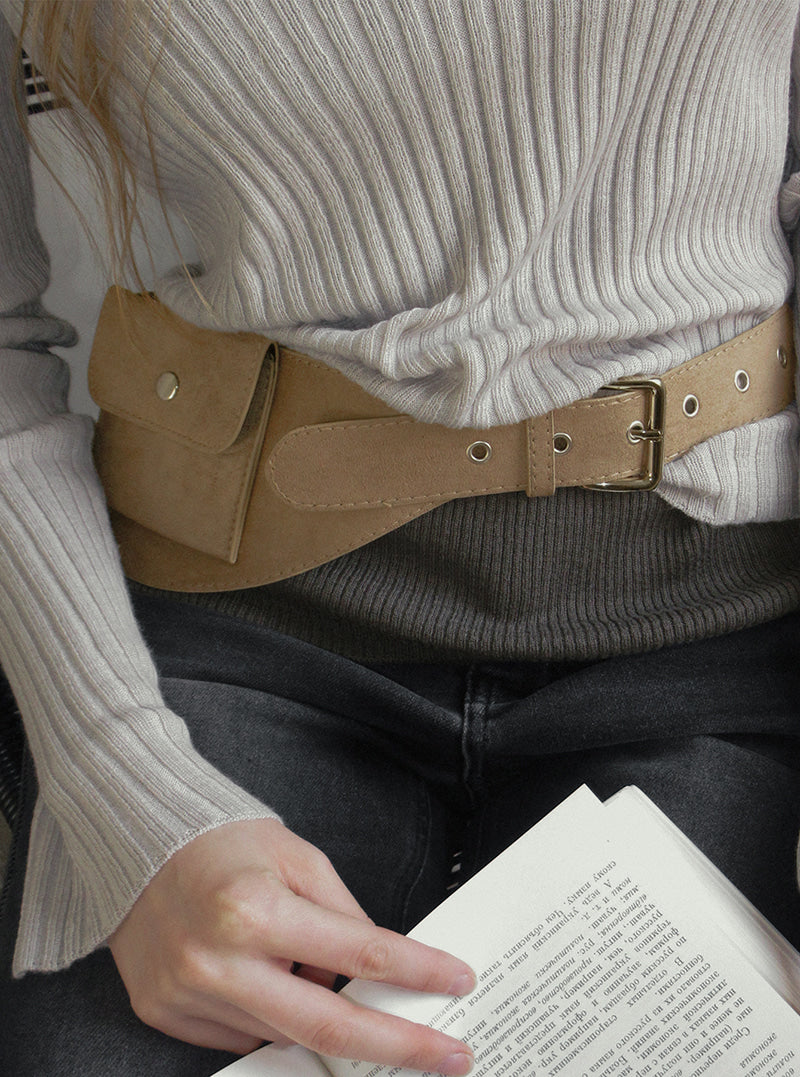 TWEE Chia suede pocket belt | Product styling view 5
