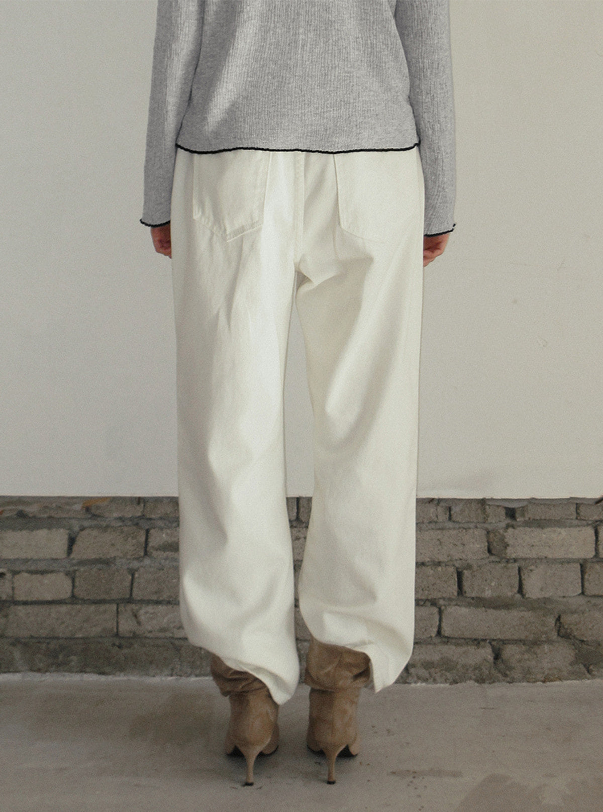 TWEE Pellit basic semi-wide long pants | Product styling view 15
