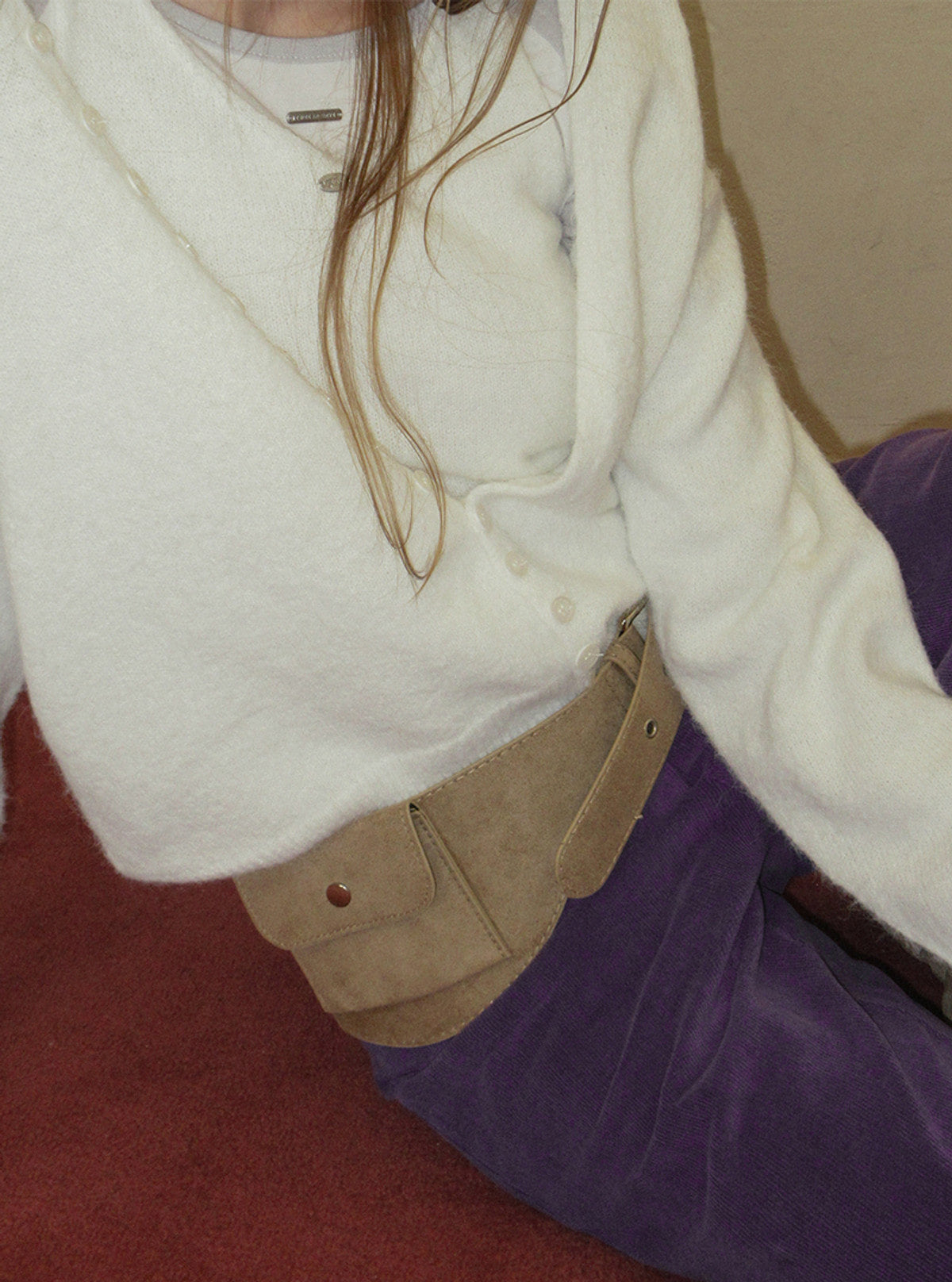 TWEE Chia suede pocket belt | Product styling view 15