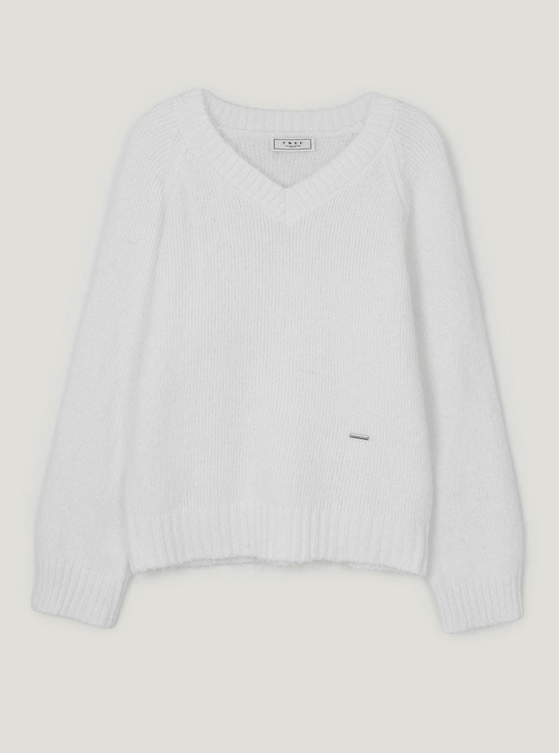 Rico basic loose-fit V-neck long sleeve knit | Ivory cutout