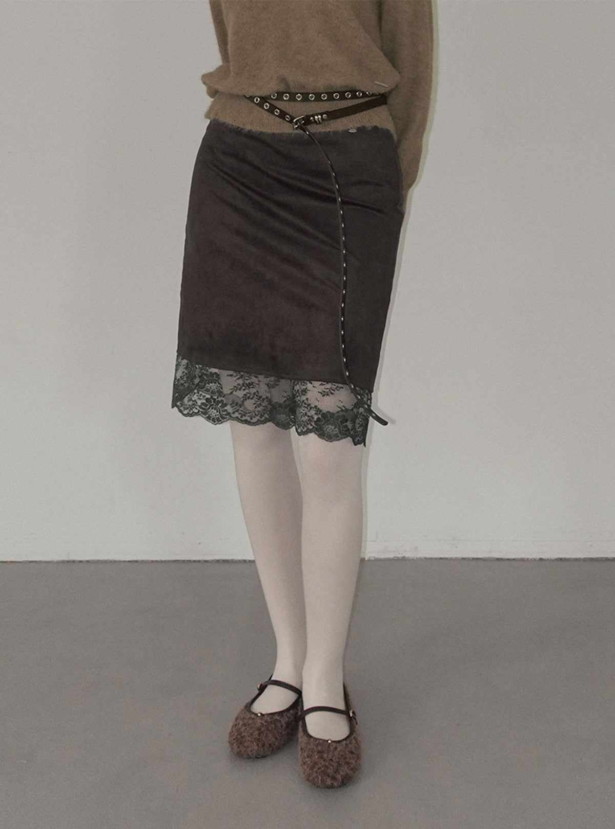 TWEE Roco eyelet double long belt | Product styling view 14
