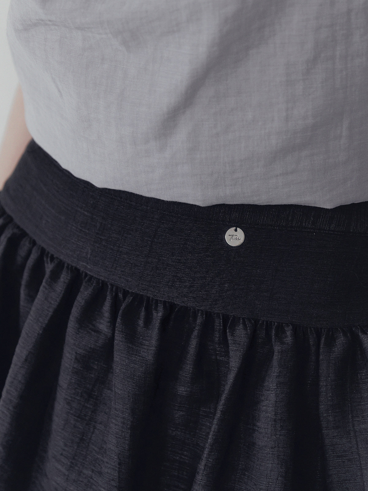 Blit tiered back banding mini skirt