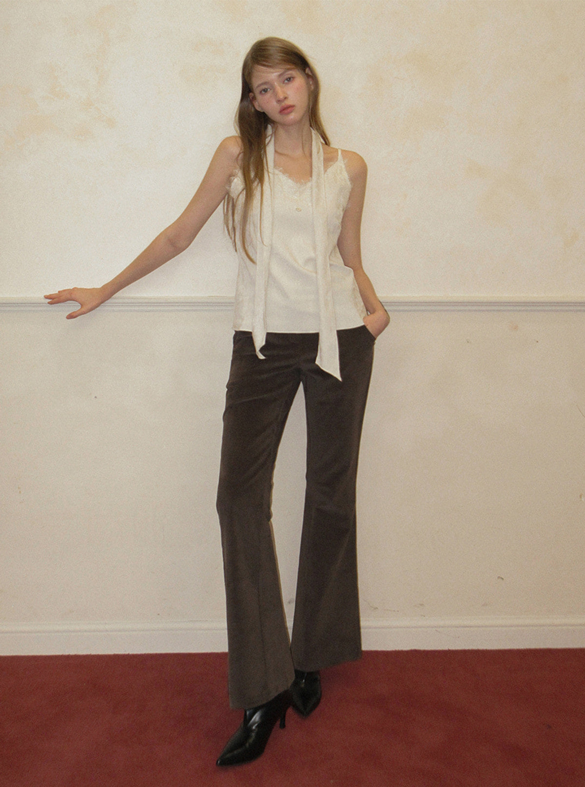 TWEE Pevol lace suede sleeveless blouse | Product styling view 4