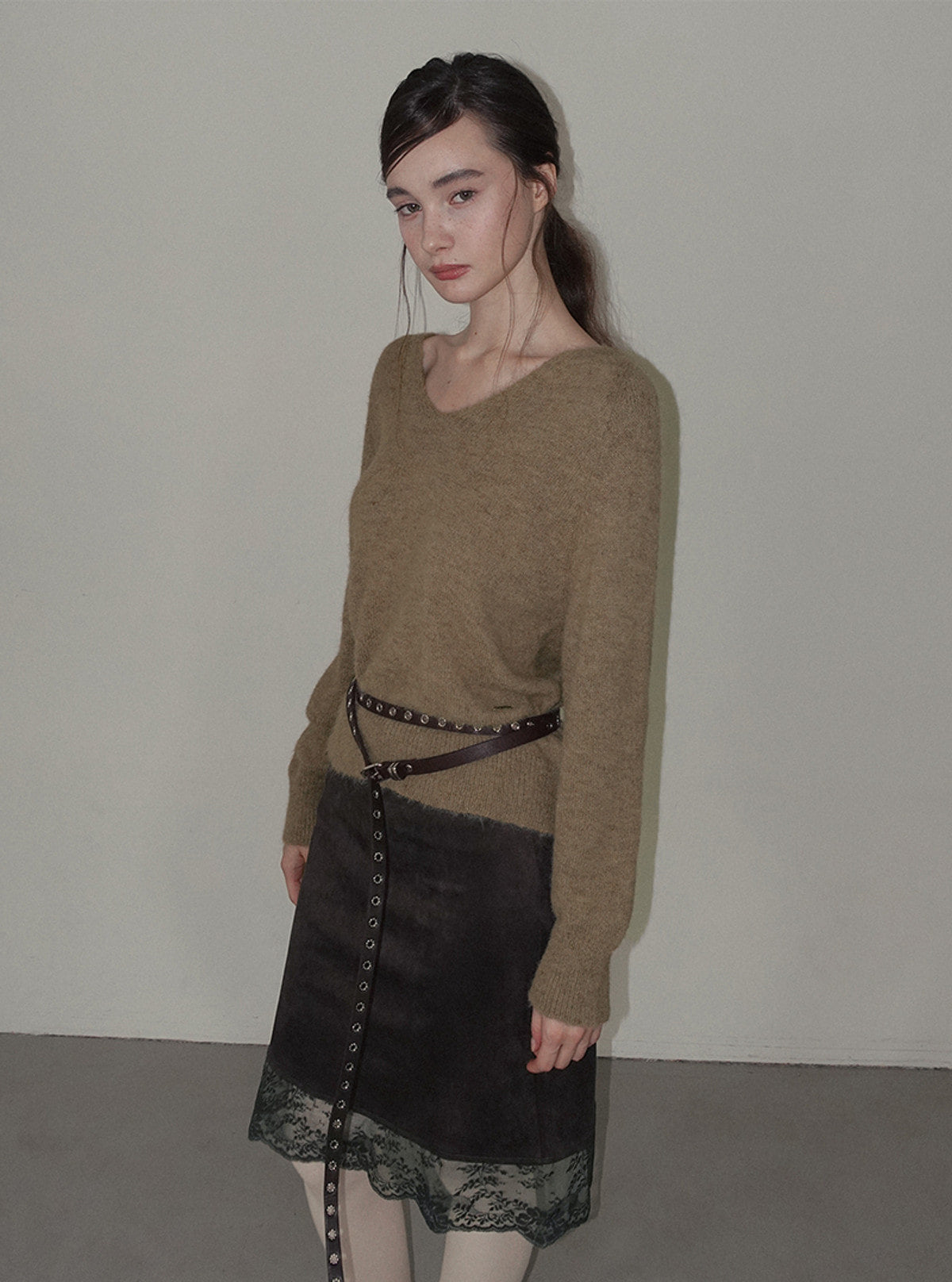 TWEE Roco eyelet double long belt | Product styling view 13