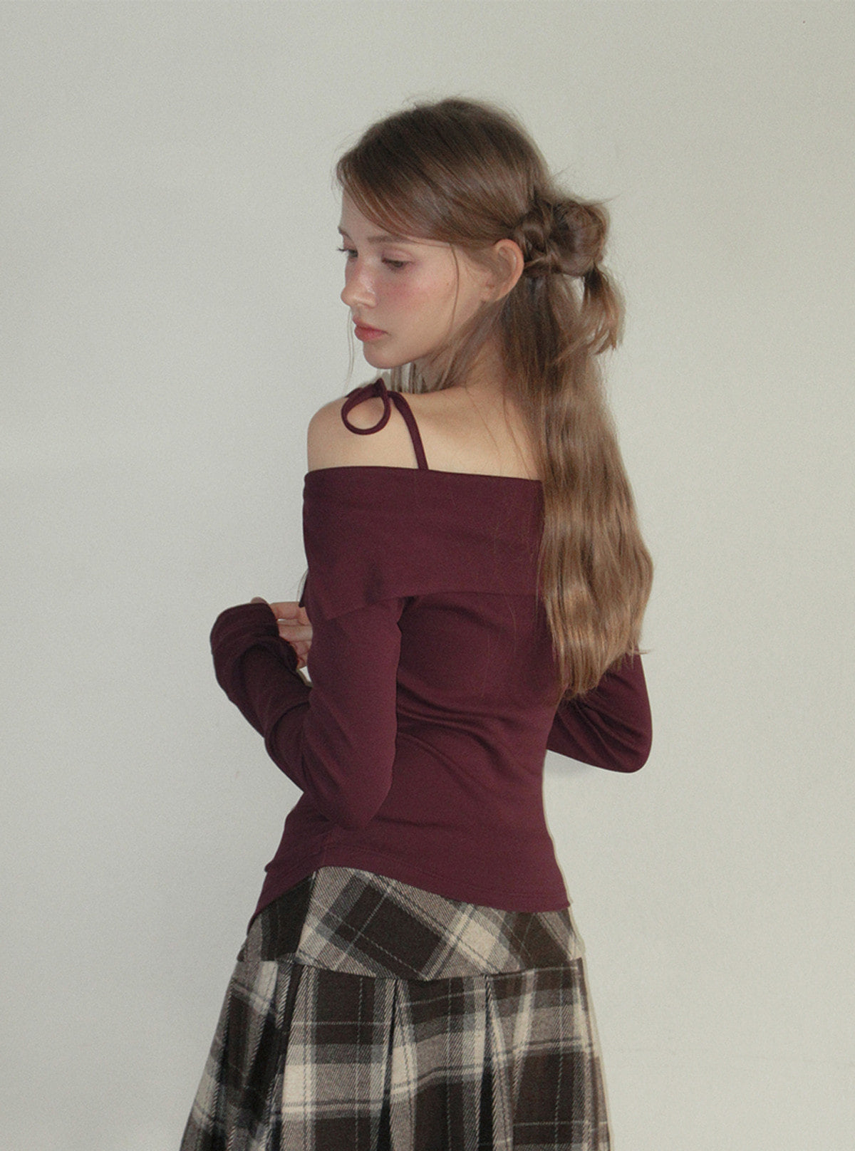 TWEE Rieon asymmetric shirring off-shoulder long sleeve T-shirt | Product styling view 5