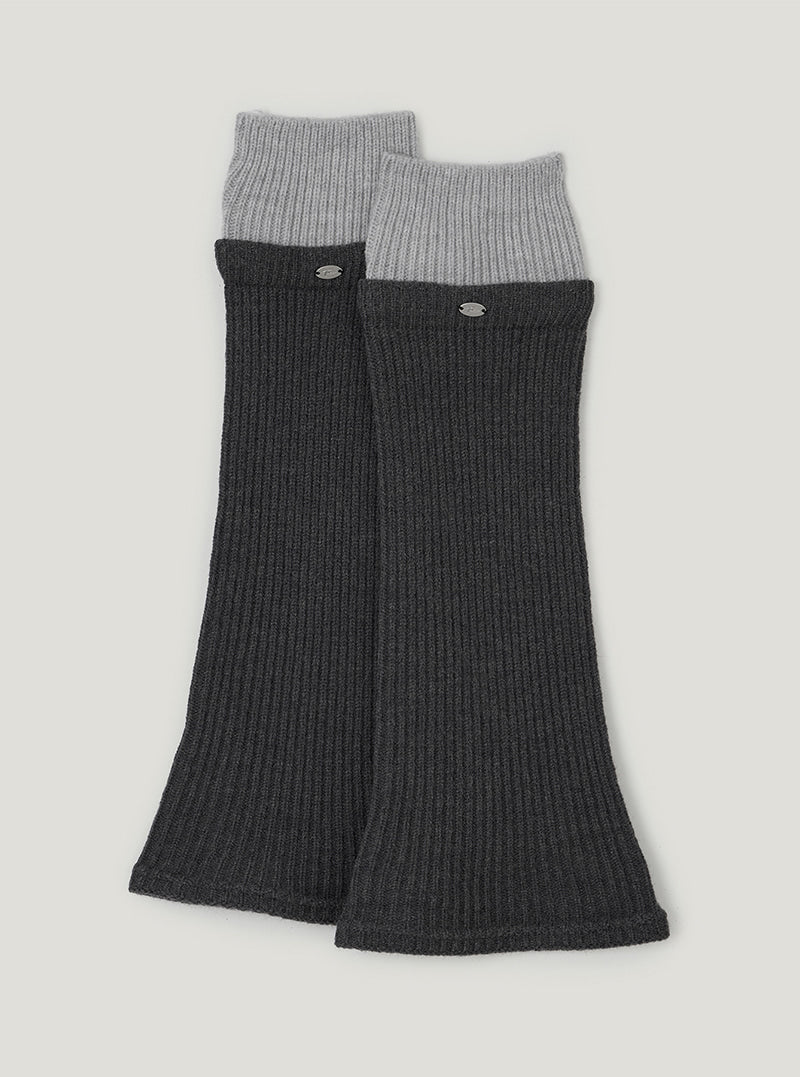 TWEE Riol contrast knit leg warmers | Charcoal product-only view