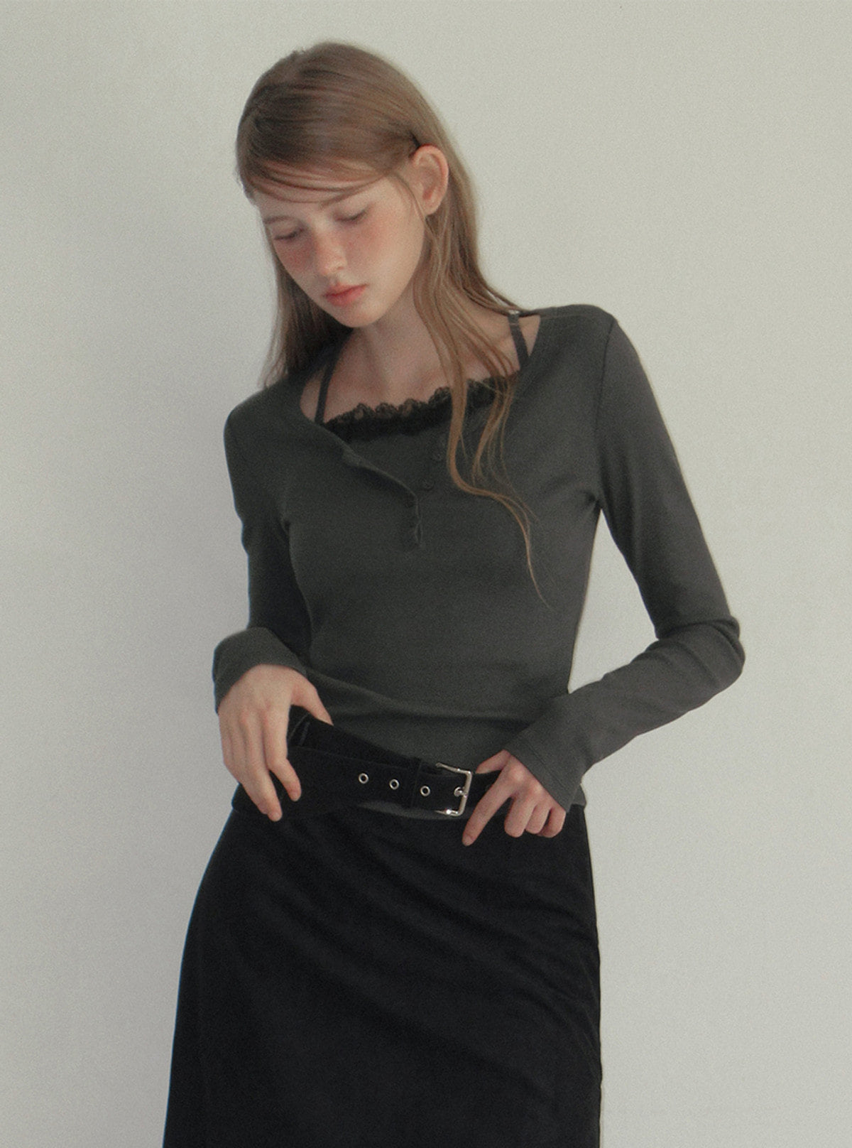 TWEE Chia suede pocket belt | Product styling view 11