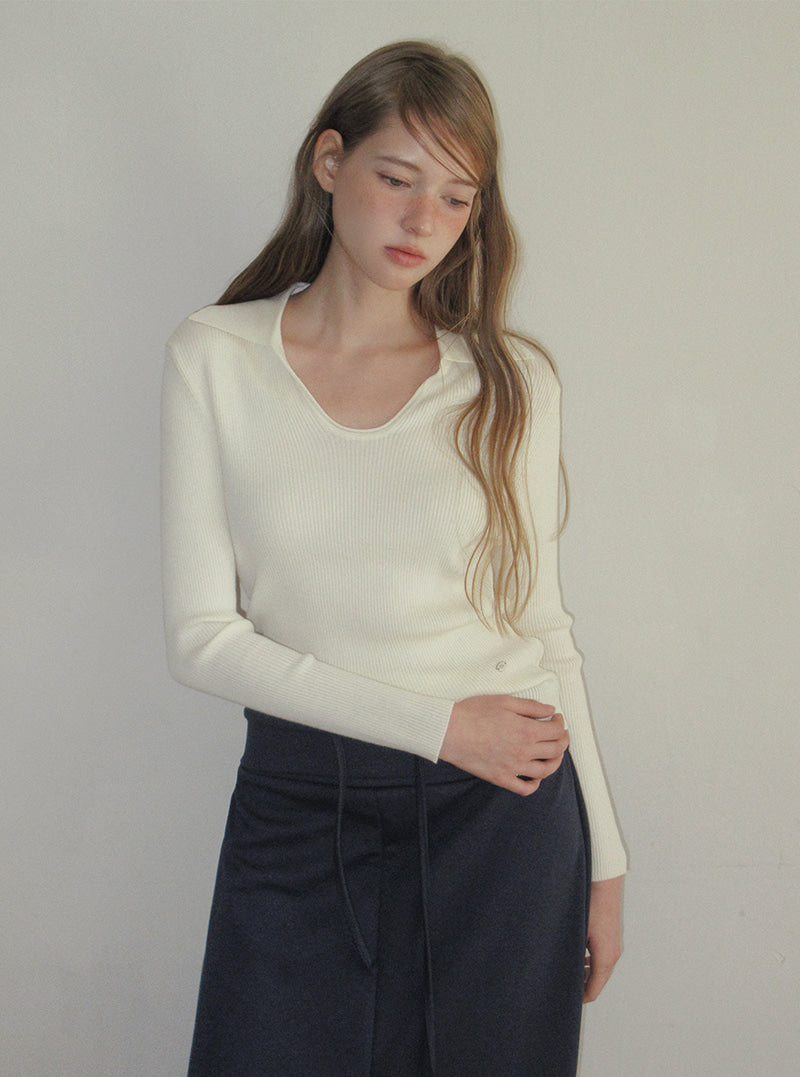 TWEE Ejeun open collar U-neck long sleeve knit | Product styling view 3