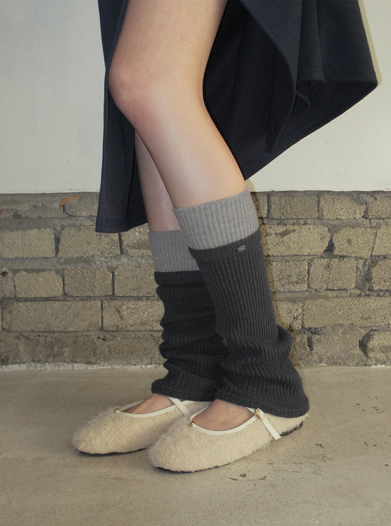 TWEE Riol contrast knit leg warmers | Product styling view 12