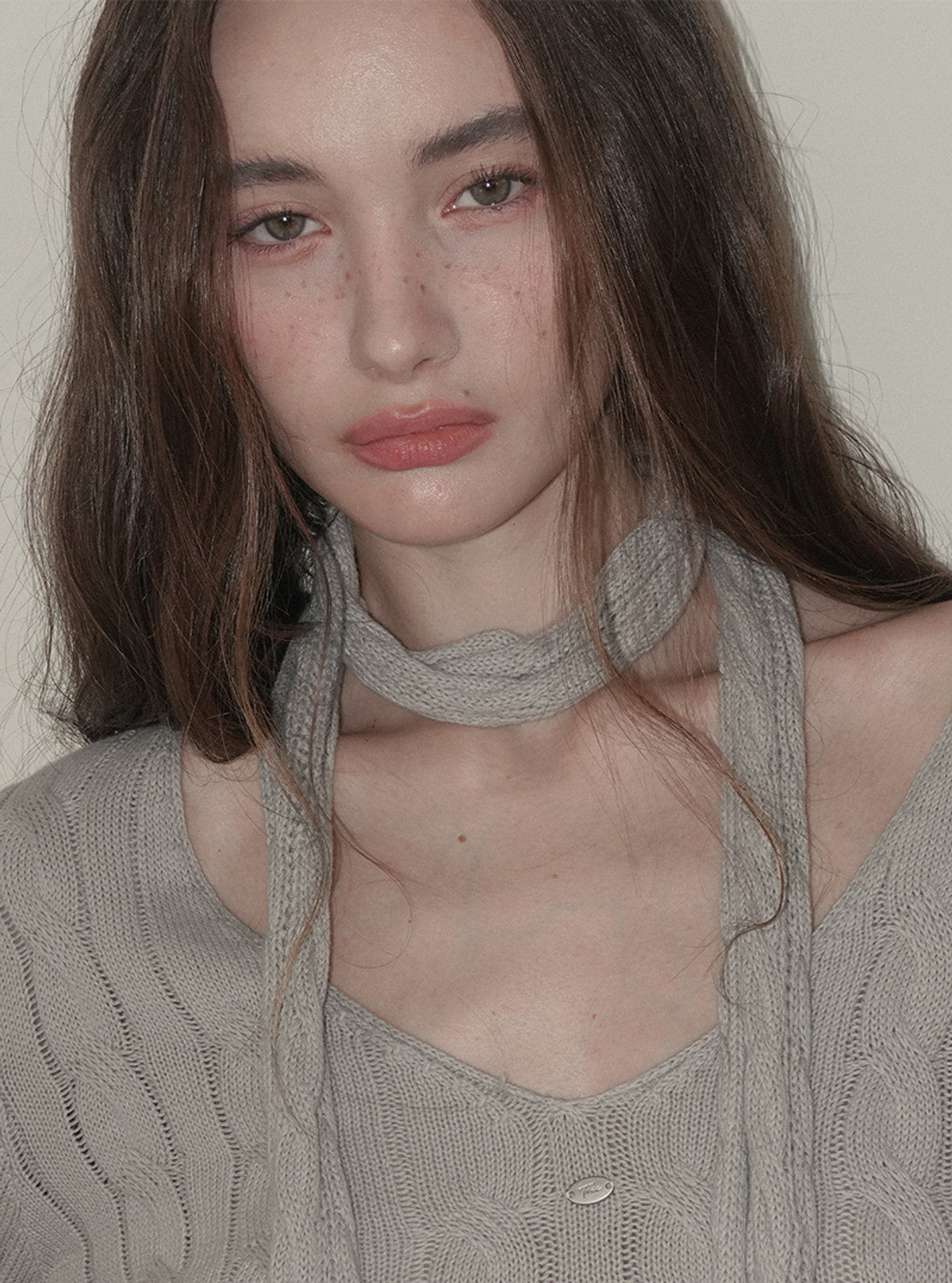 Sion cable V-neck long sleeve knit (muffler set) | View 8