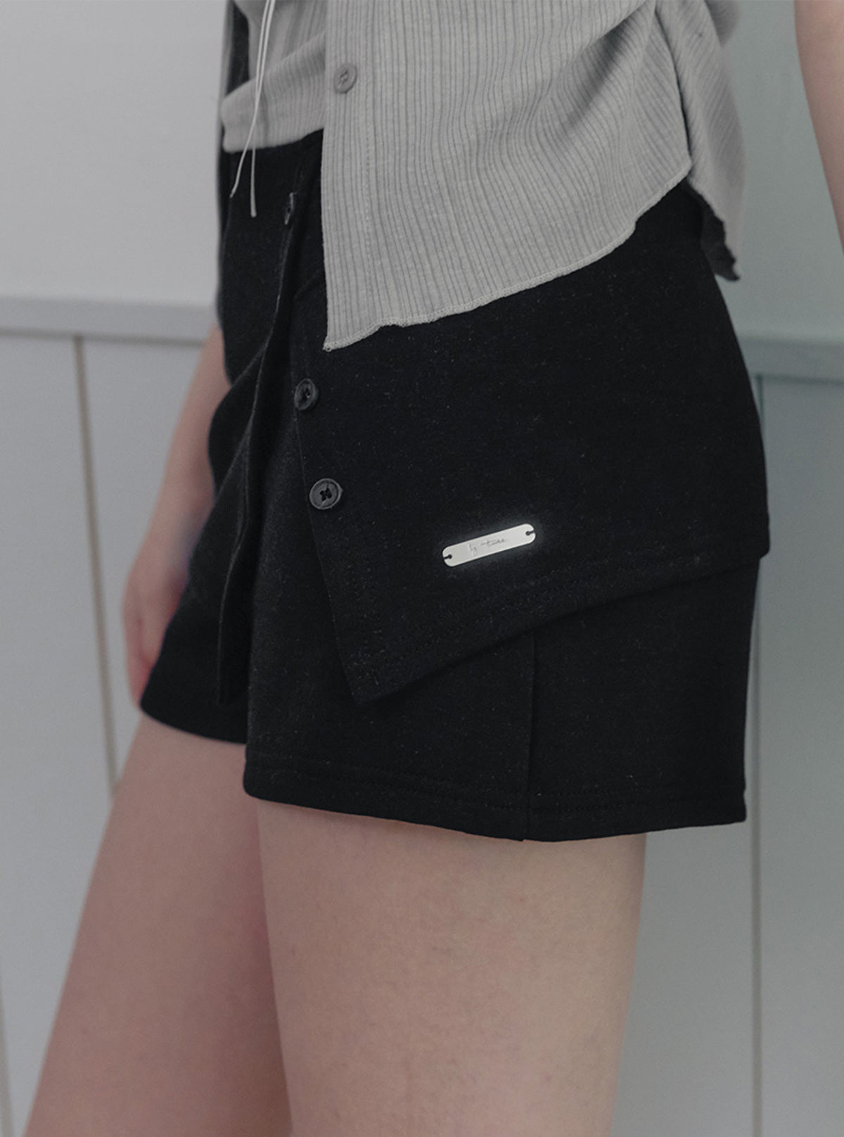 Hevit Button Skirt Shorts