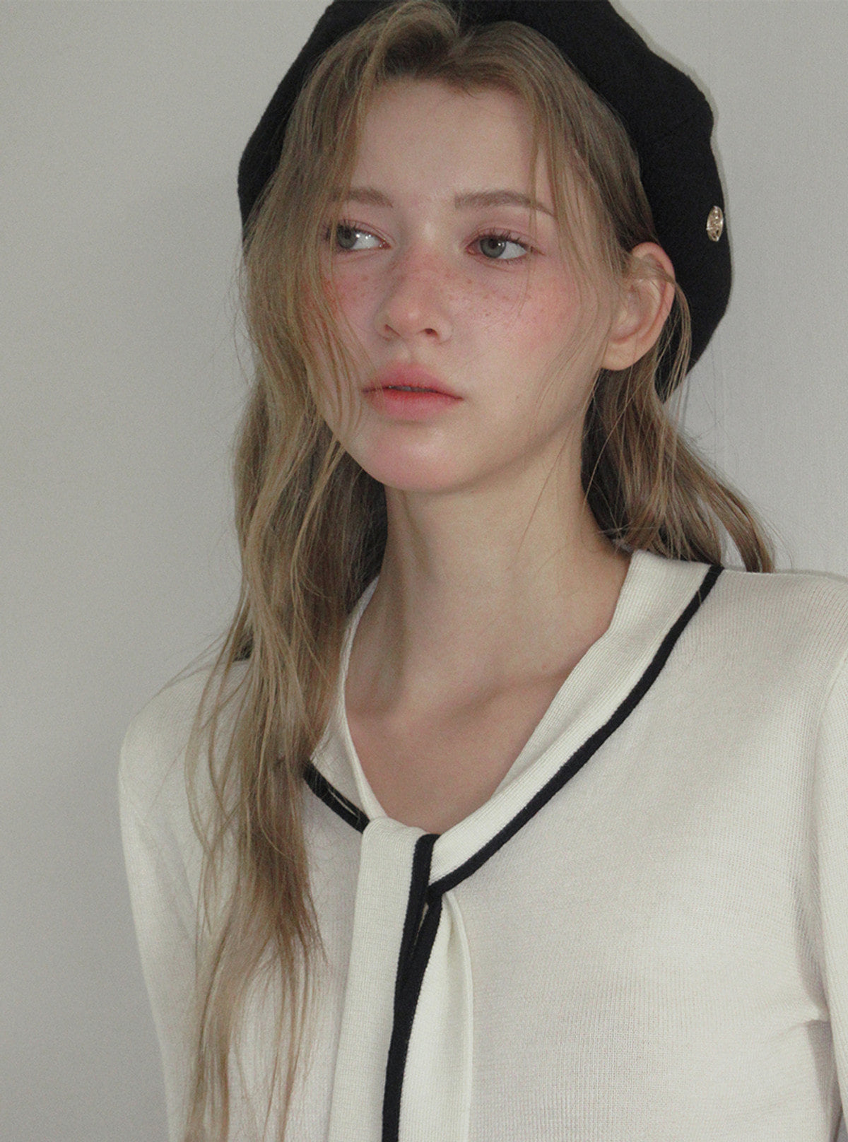 TWEE Poril contrast tie long sleeve knit | Product styling view 5