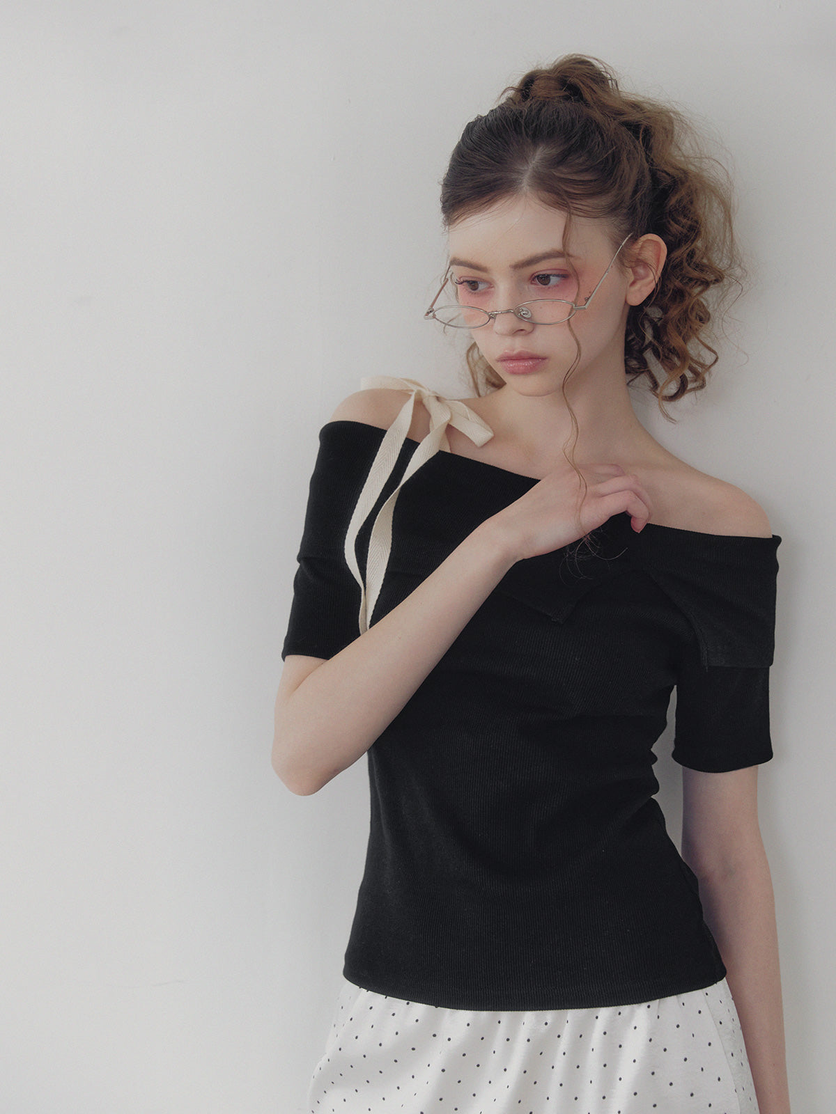 Petit strap one shoulder t-shirt
