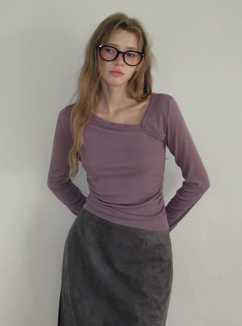 TWEE Rio asymmetric button shirring two-way long sleeve T-shirt | Product styling view 3