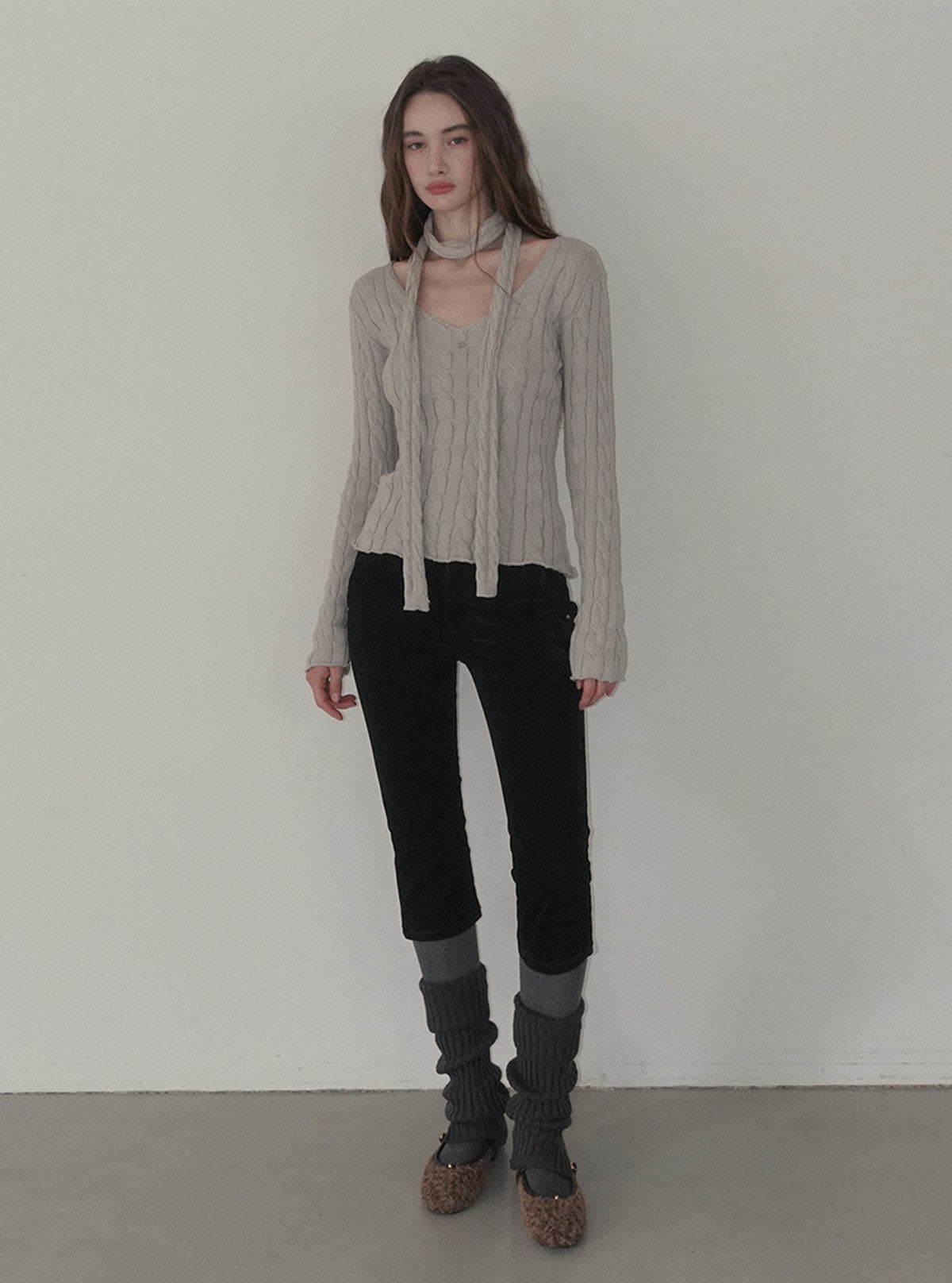 Sion cable V-neck long sleeve knit (muffler set) | View 9