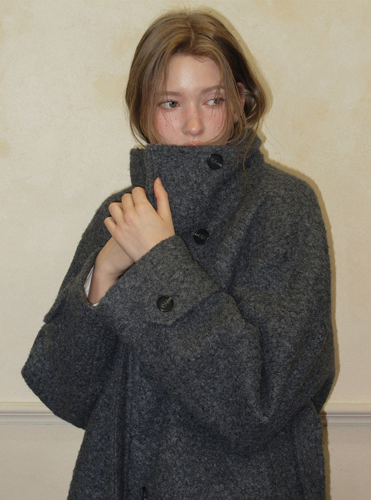 TWEE Obins boucle half coat (strap set) | Product styling view 8
