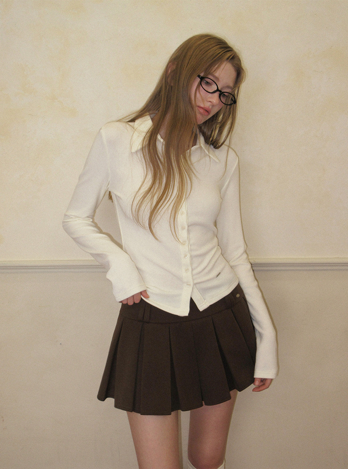 TWEE Toel basic collar long sleeve T-shirt | Product styling view 7