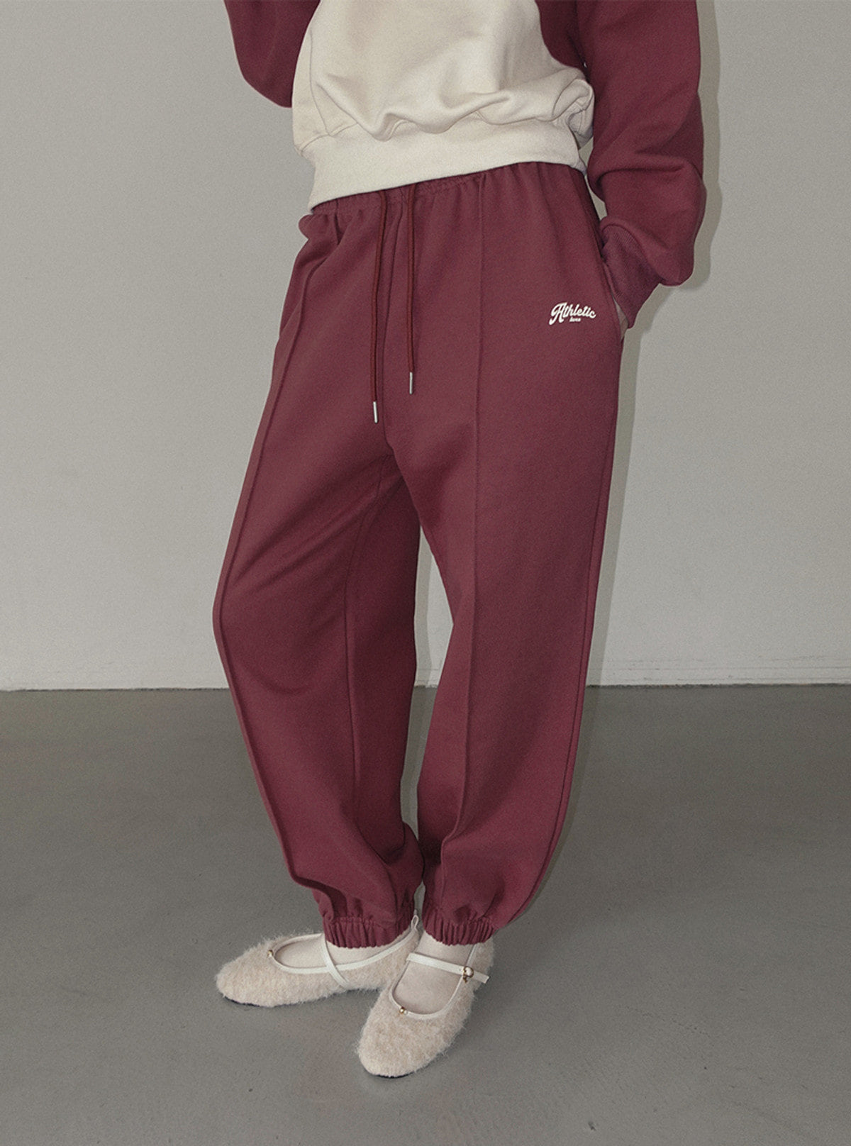 Kerd pintuck banding long jogger pants | View 3