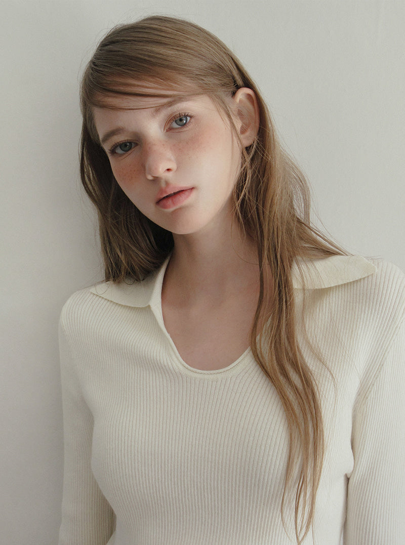 TWEE Ejeun open collar U-neck long sleeve knit | Product styling view 4