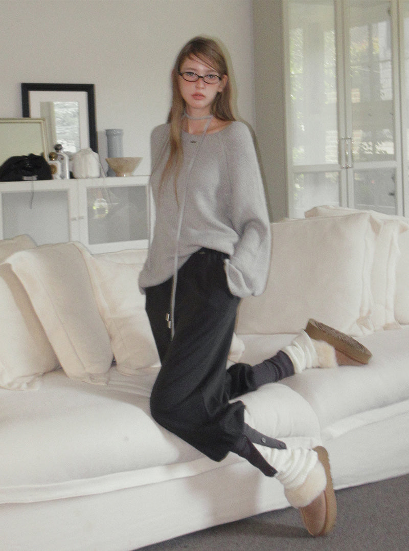 TWEE Muz oversized raglan brushed long sleeve knit (strap set) | Product styling view 6