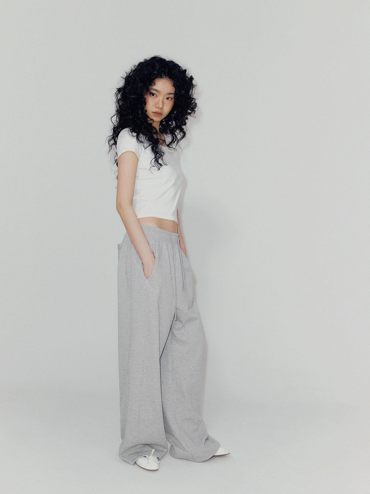 [TWEE:B] Elit Basic U-Neck Crop Tee