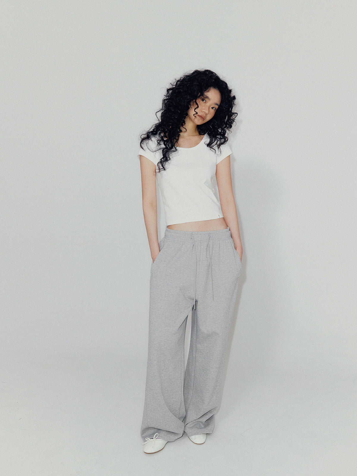 [TWEE:B] Elit Basic U-Neck Crop Tee