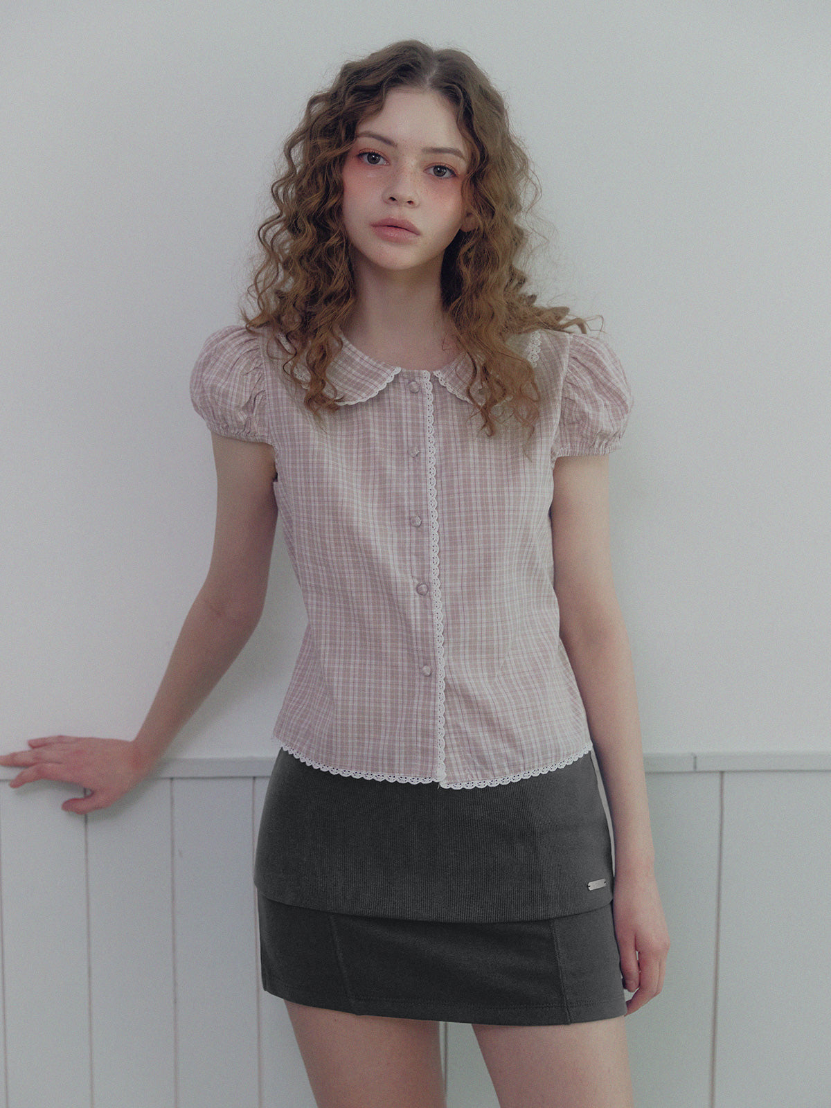 Belsi round collar pattern short sleeve blouse