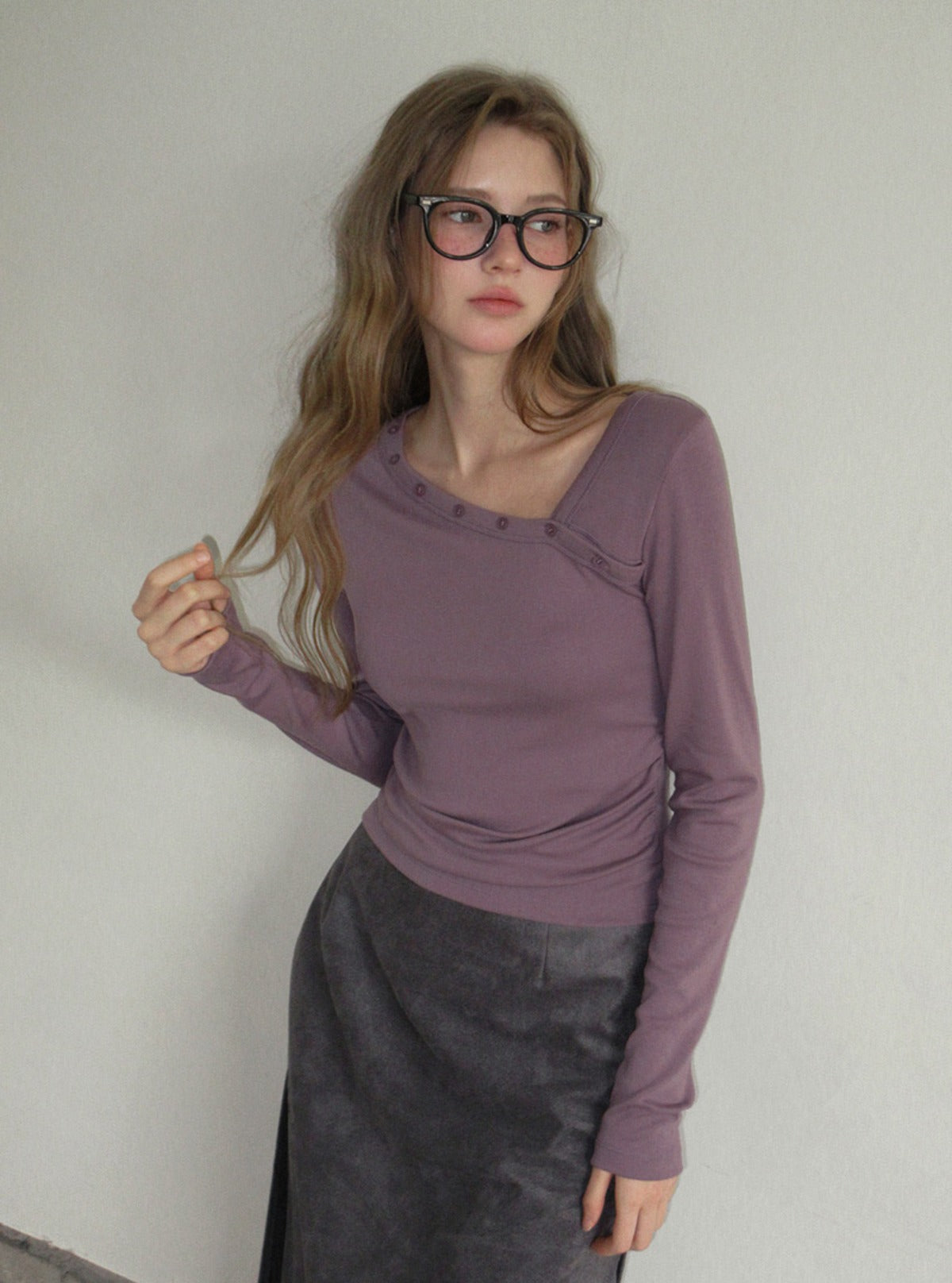 TWEE Rio asymmetric button shirring two-way long sleeve T-shirt | Main product image