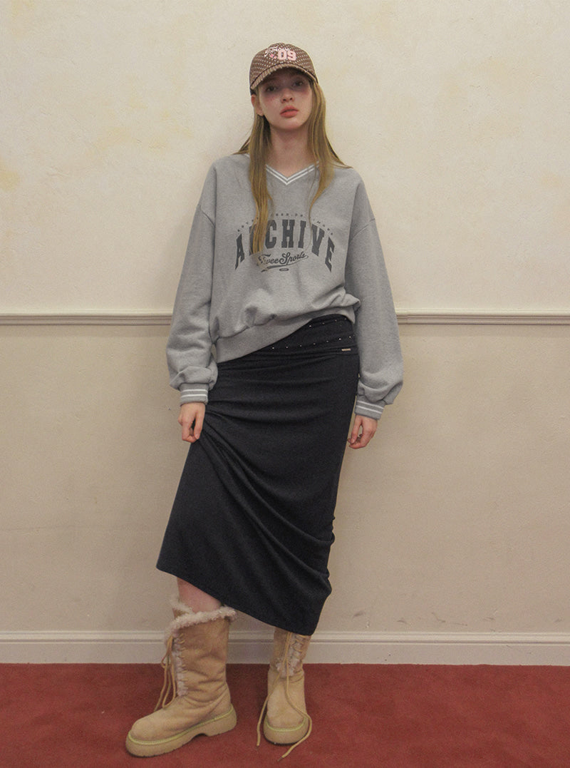 TWEE Perat archive V-neck contrast long sleeve sweatshirt | Product styling view 4