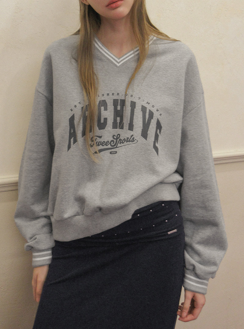 TWEE Perat archive V-neck contrast long sleeve sweatshirt | Product styling view 6