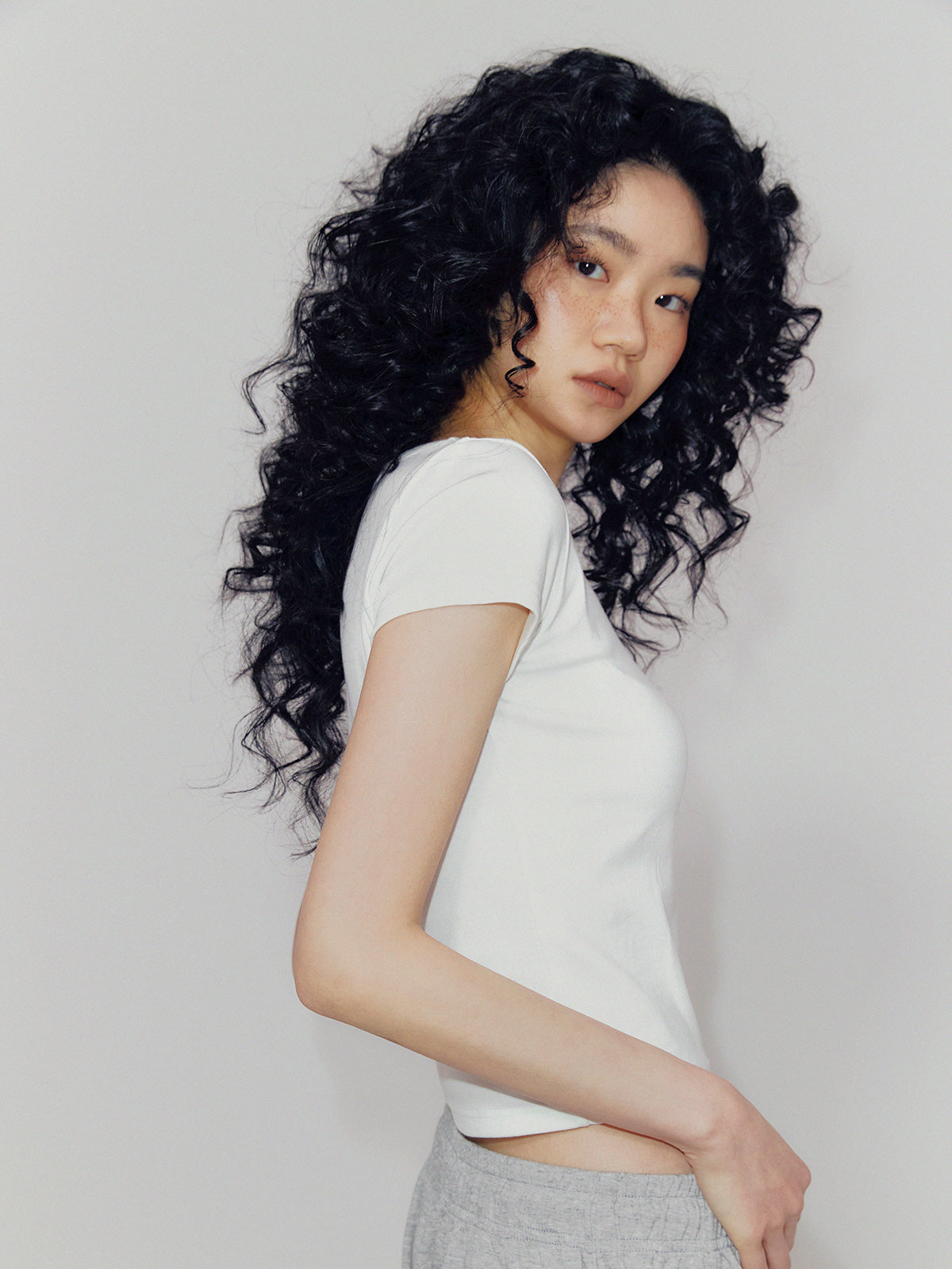 [TWEE:B] Elit Basic U-Neck Crop Tee