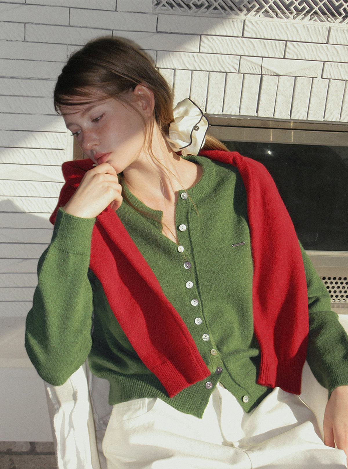 TWEE Ble round neck basic knit long sleeve cardigan | Product styling view 14