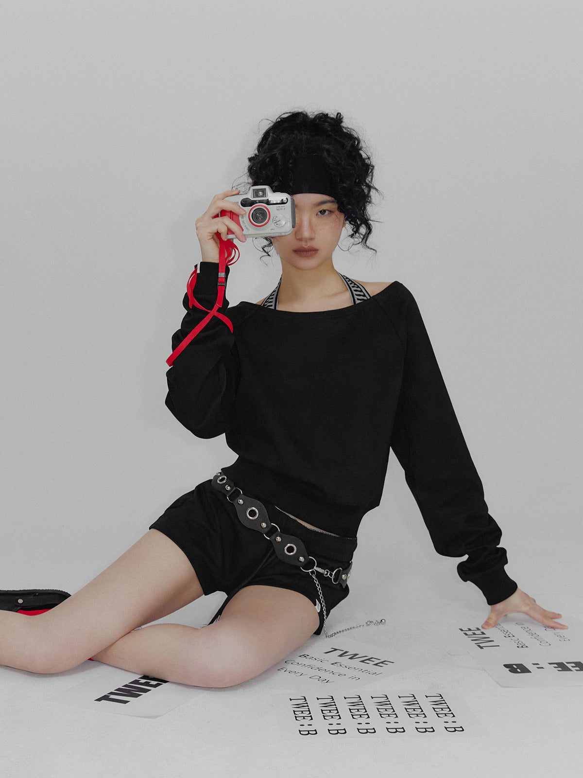 [TWEE:B] Dunk Basic Off-Shoulder Long-Sleeve Sweatshirt
