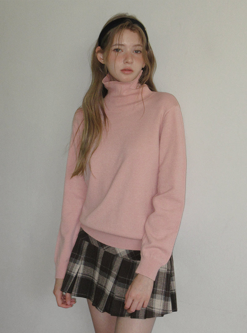 TWEE Redon basic turtleneck long sleeve knit | Product styling view 3