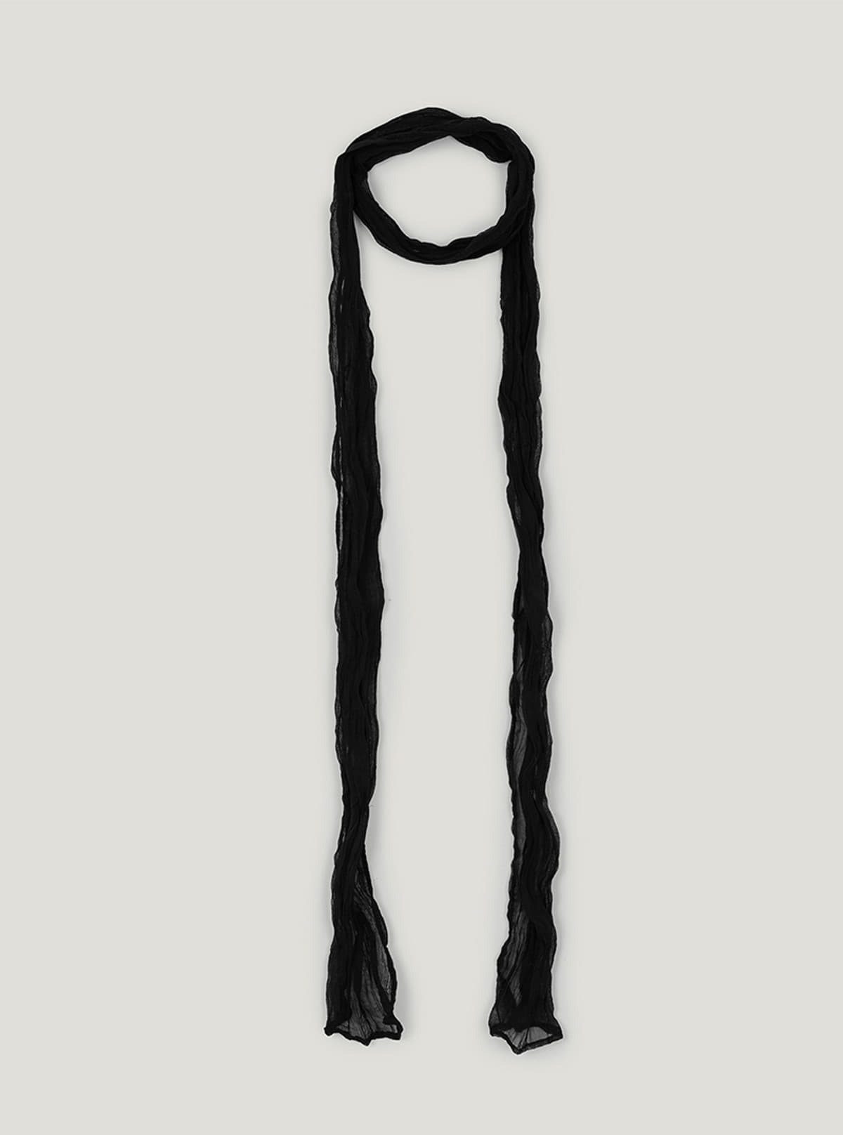 Billend wrinkle scarf | Black cutout