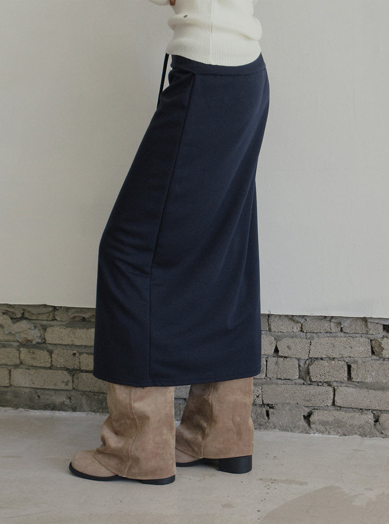 TWEE Tini folding front slit long skirt | Product styling view 4