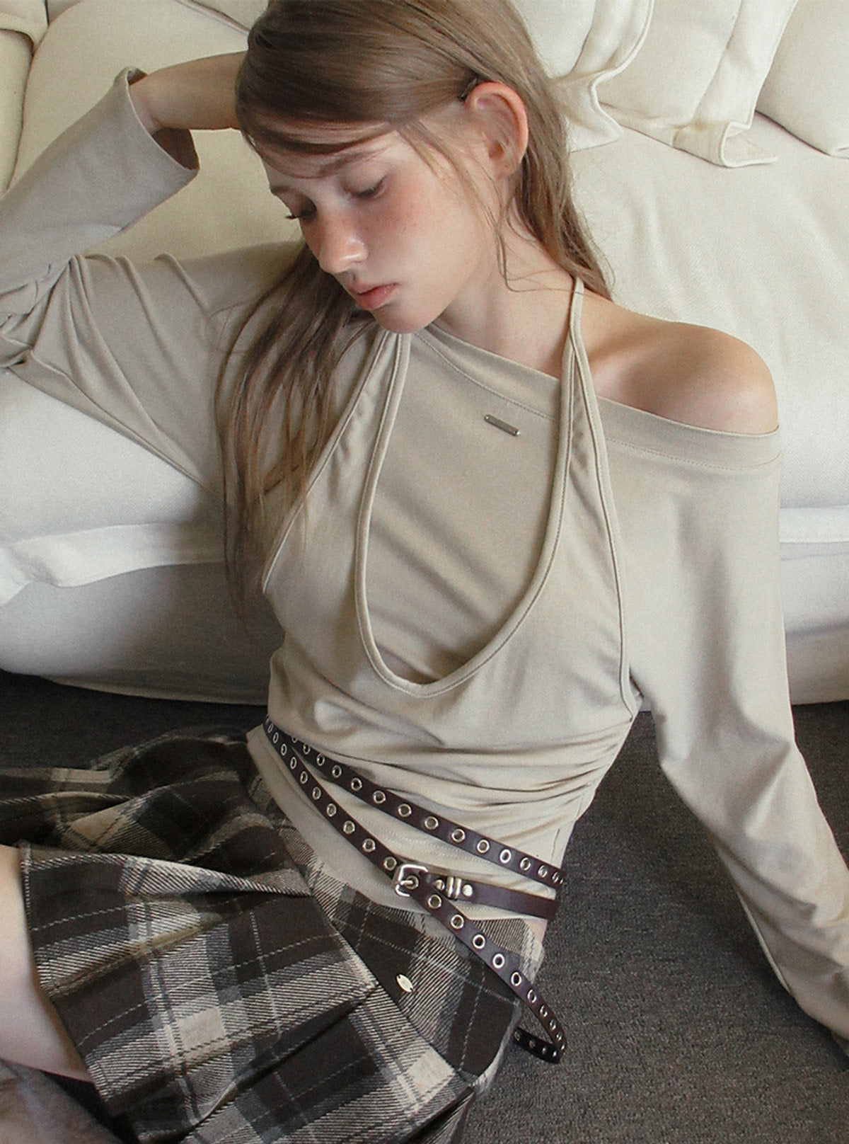 TWEE Roco eyelet double long belt | Product styling view 9