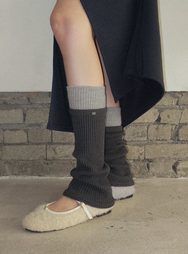 TWEE Riol contrast knit leg warmers | Product styling view 10