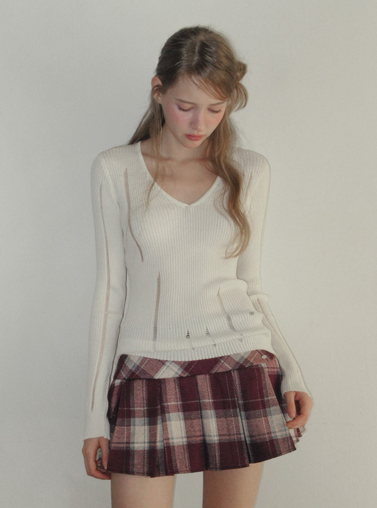 TWEE Peti vintage distressed V-neck long sleeve knit | Main product image