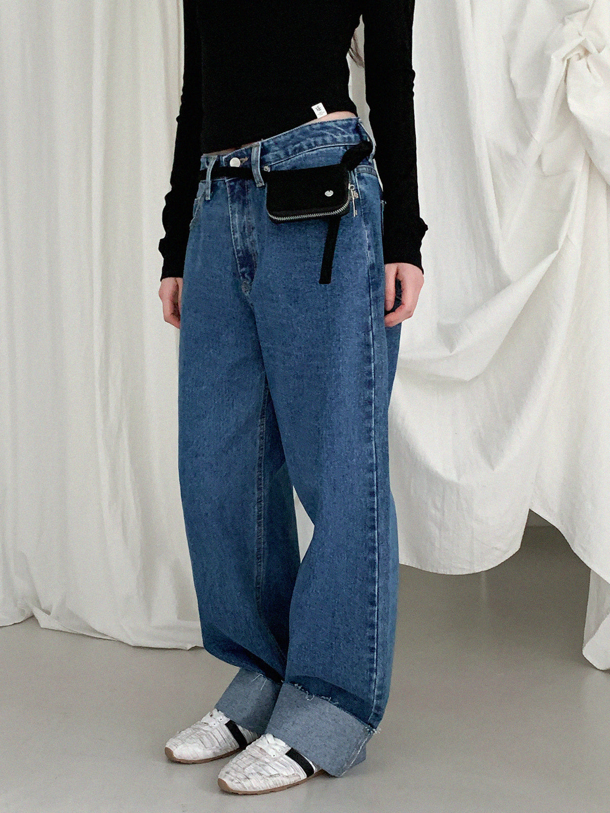 [TWEE] Puo Jeans mit weitem Bein und aufgerolltem Saum