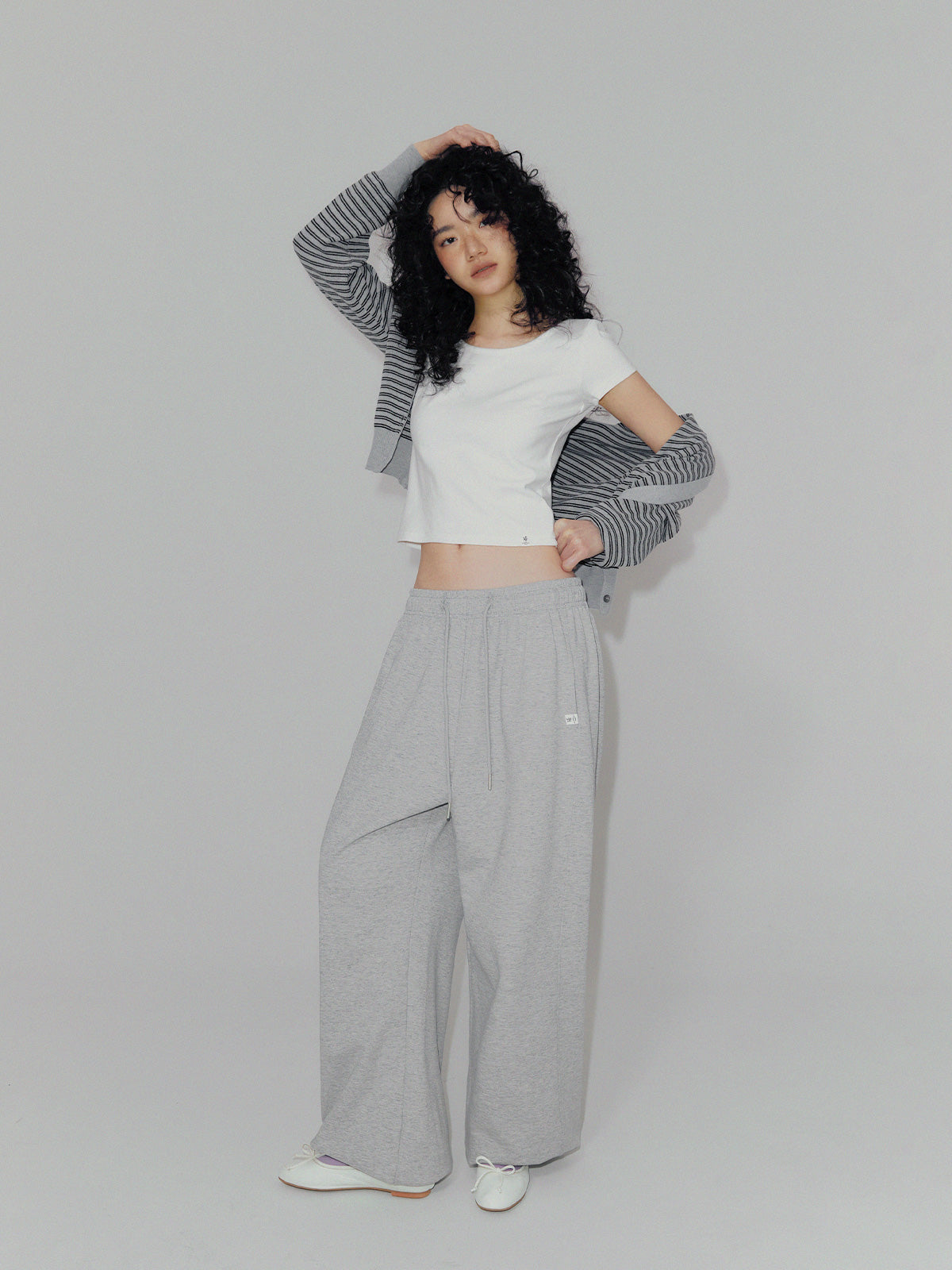 [TWEE:B] Elit Basic U-Neck Crop Tee