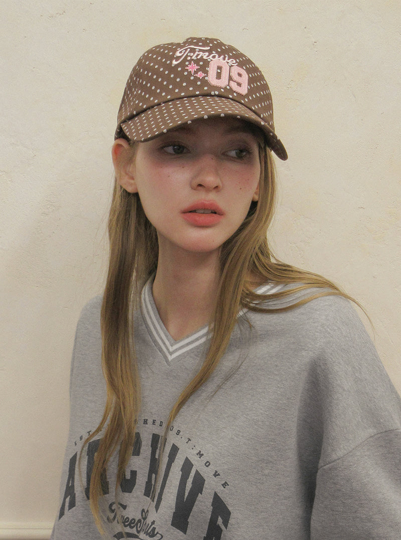 TWEE Teton dot move lettering ball cap | Product styling view 5