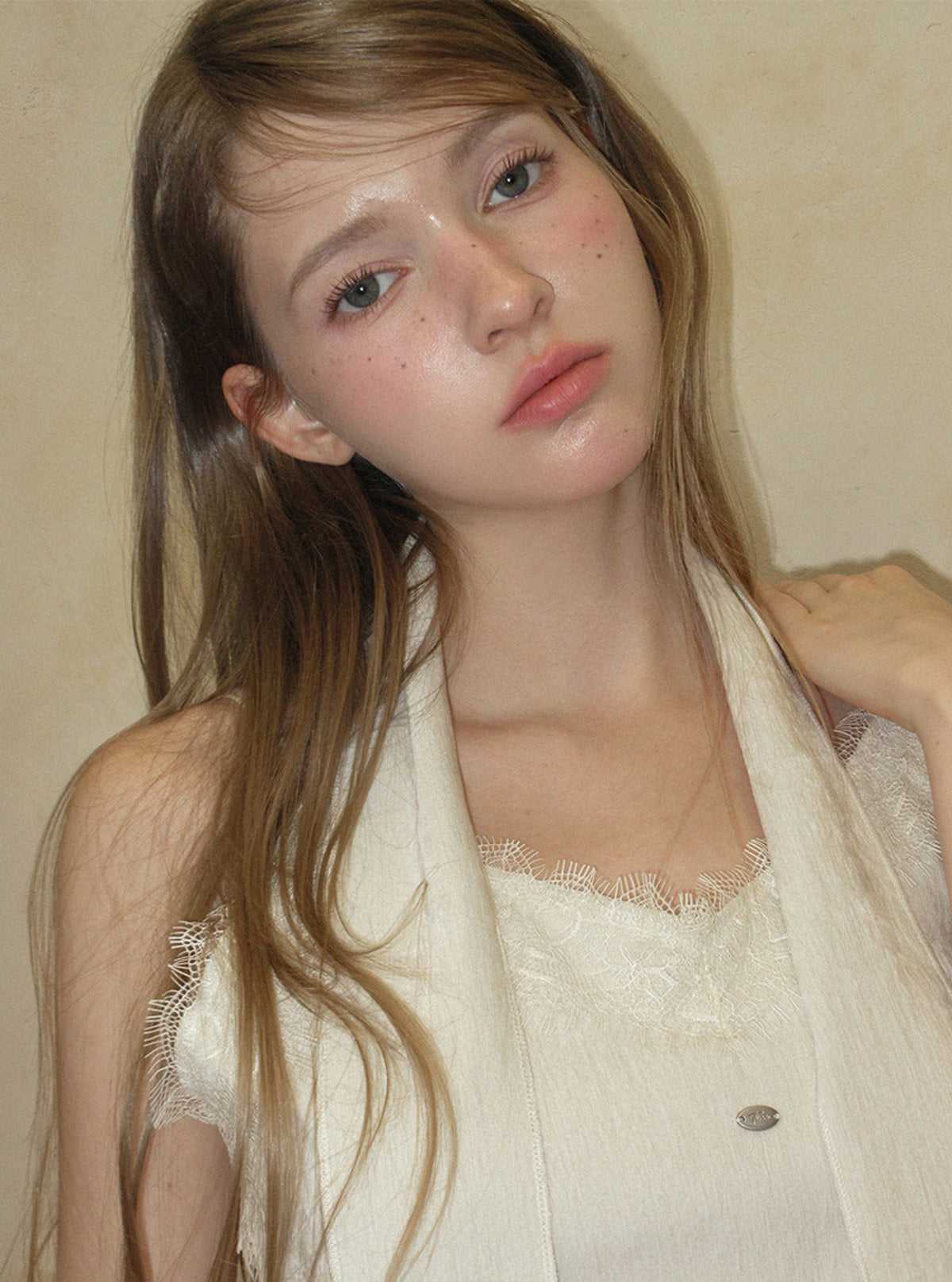 TWEE Pevol lace suede sleeveless blouse | Product styling view 5