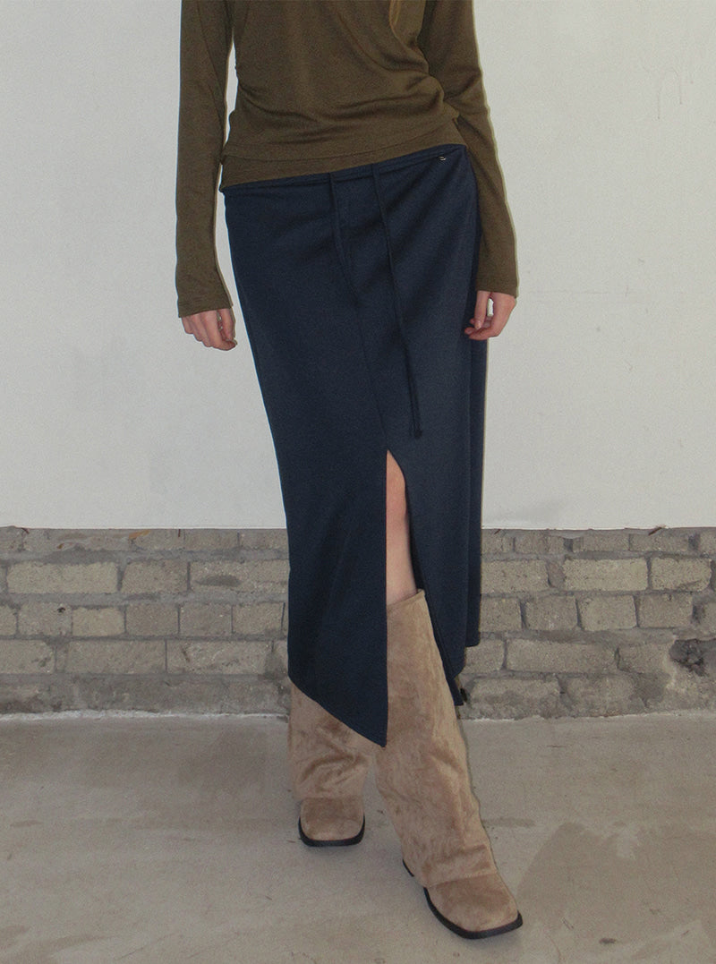 TWEE Tini folding front slit long skirt | Product styling view 9