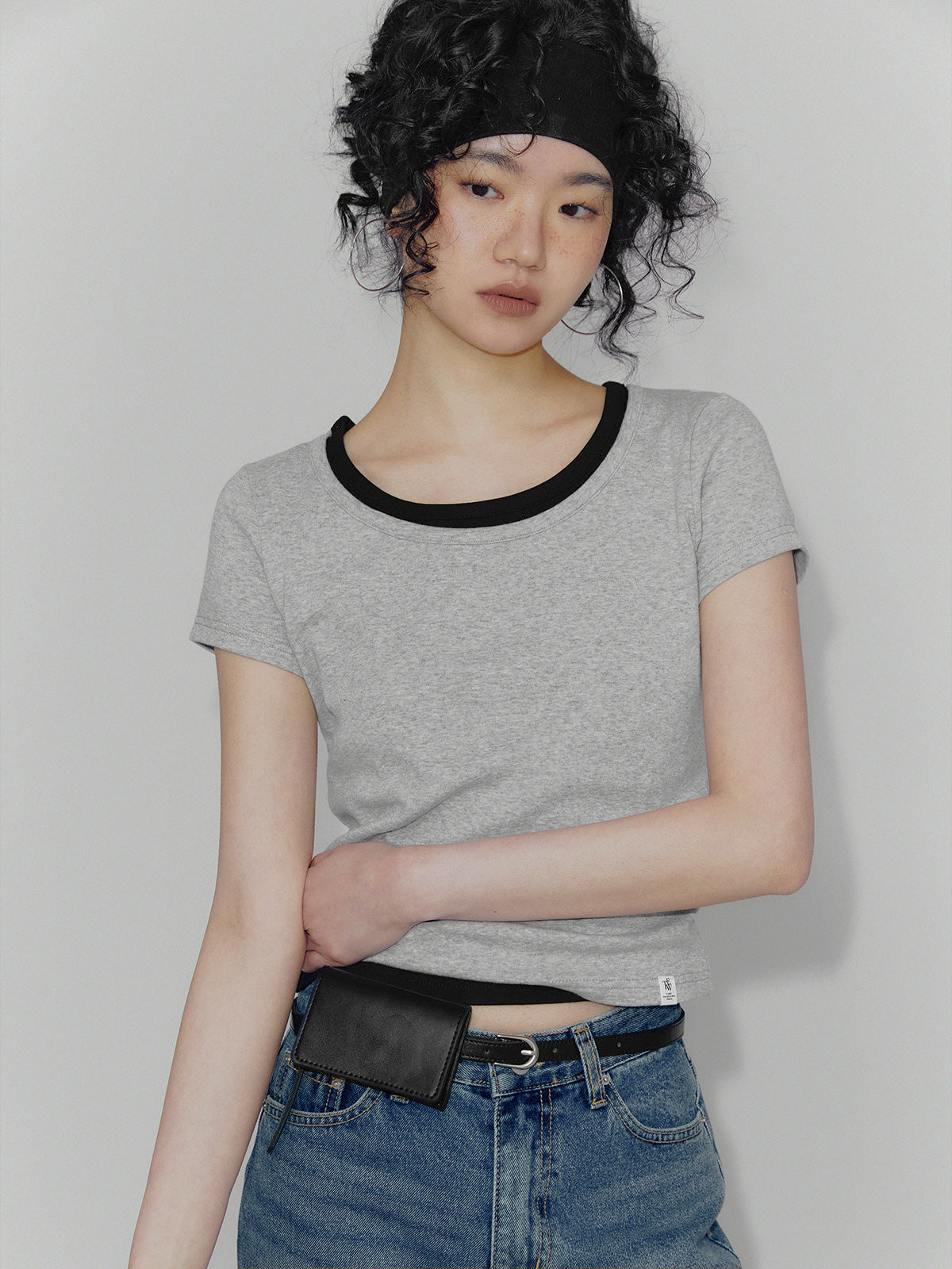 [TWEE:B] Elit Basic U-Neck Crop Tee