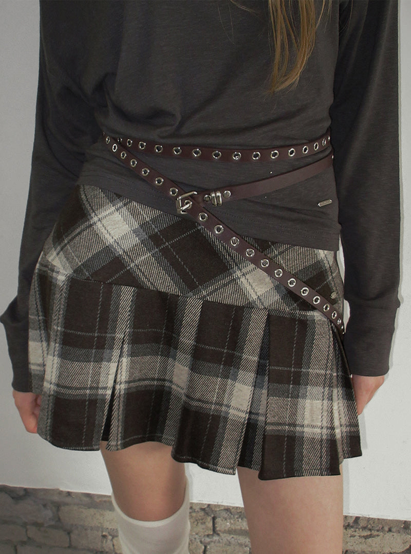 TWEE Roco eyelet double long belt | Product styling view 3