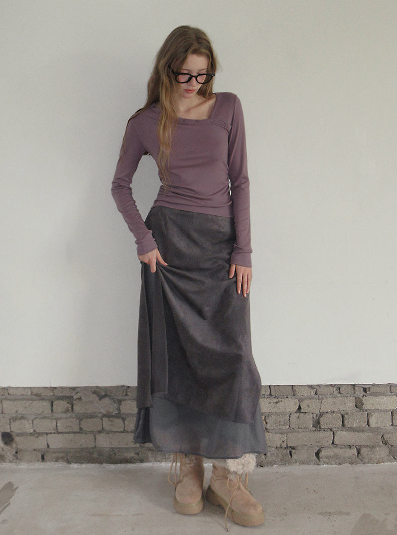 TWEE Rio asymmetric button shirring two-way long sleeve T-shirt | Product styling view 4