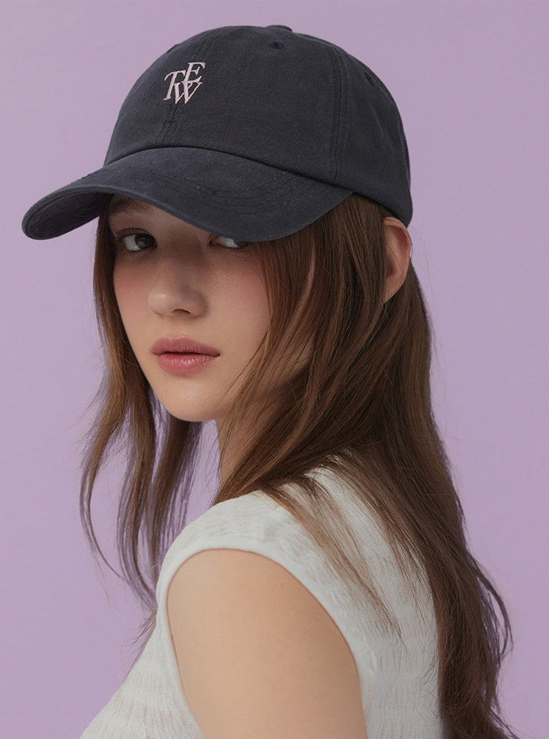 Ebnin Contrast Embroidered Baseball Cap