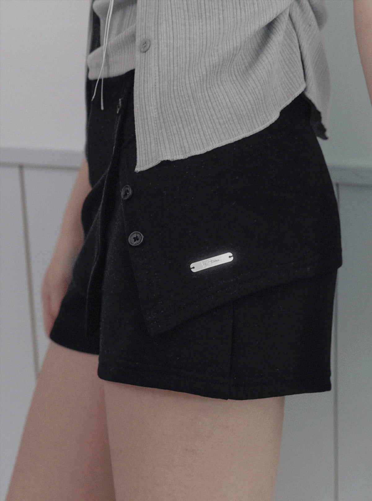 Hevit Button Skirt Shorts